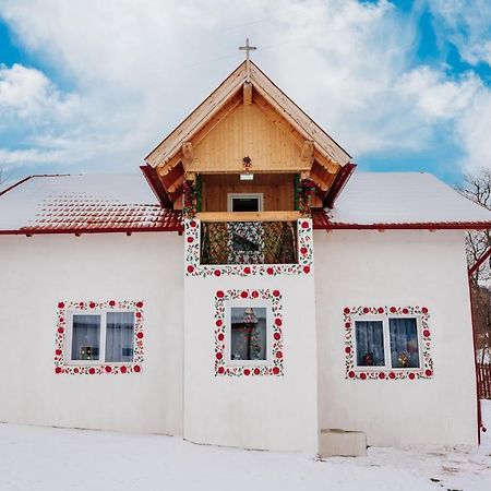 Casuta Cu Flori Hotel Vilcele  Buitenkant foto