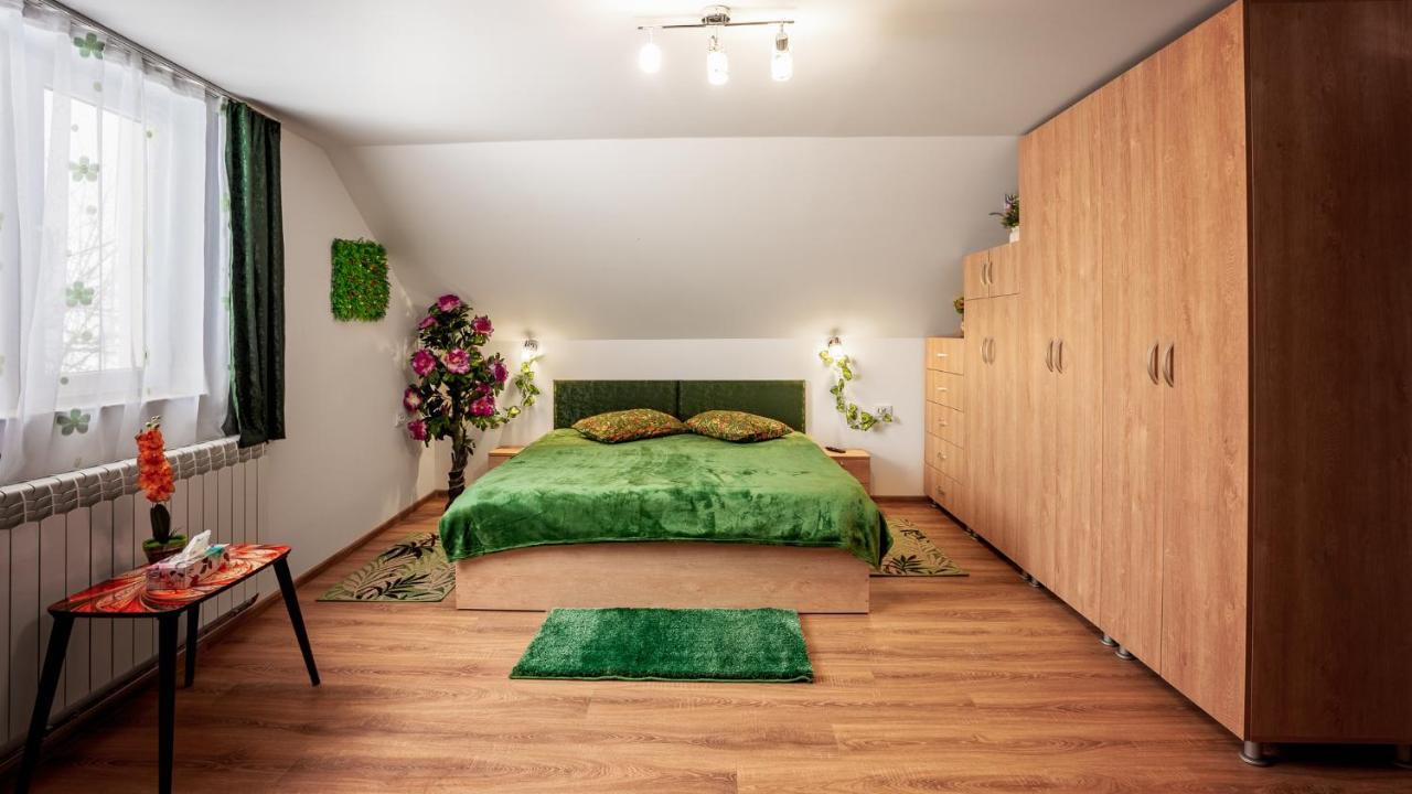 Casuta Cu Flori Hotel Vilcele  Buitenkant foto