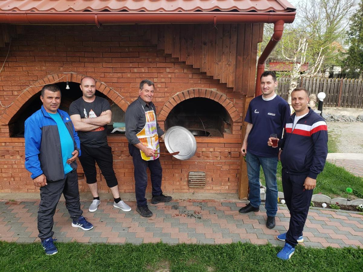 Casuta Cu Flori Hotel Vilcele  Buitenkant foto